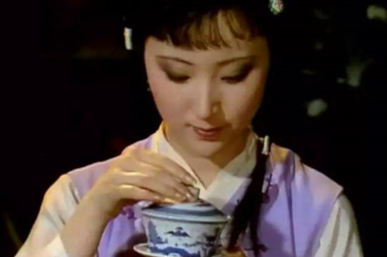 女士喝茶優(yōu)雅姿勢(shì)，女士正確喝茶姿勢(shì)禮儀