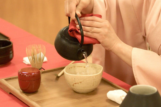 女人喝茶要行扣茶禮嗎，叩茶禮女士能用嗎？