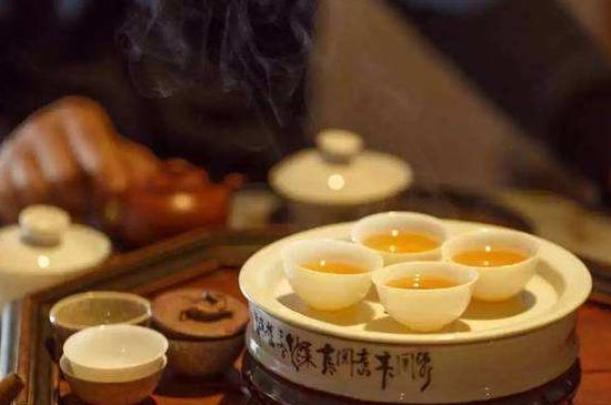 茶的三個(gè)禮儀，茶的禮儀小知識(shí)