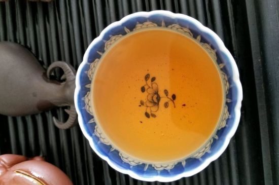 大紅袍第一泡要倒掉嗎，洗茶水需倒掉但第一泡出湯