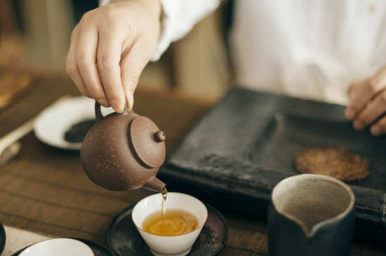 女人喝茶要行扣茶禮嗎，叩茶禮女士能用嗎？