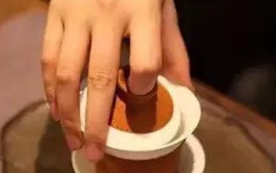 三才蓋碗的正確拿法，三才蓋碗抓碗法圖解