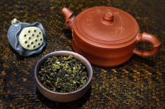 泡大紅袍、肉桂和水仙可以用一個(gè)紫砂壺嗎，可以摻一起沖泡么？