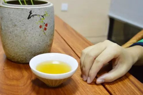 女人喝茶要行扣茶禮嗎，叩茶禮女士能用嗎？