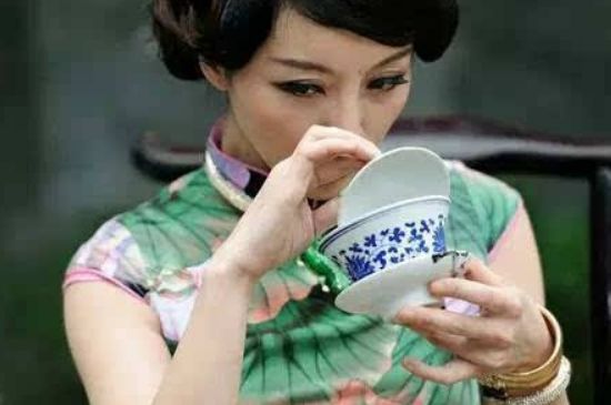 女士喝茶優(yōu)雅姿勢(shì)，女士正確喝茶姿勢(shì)禮儀