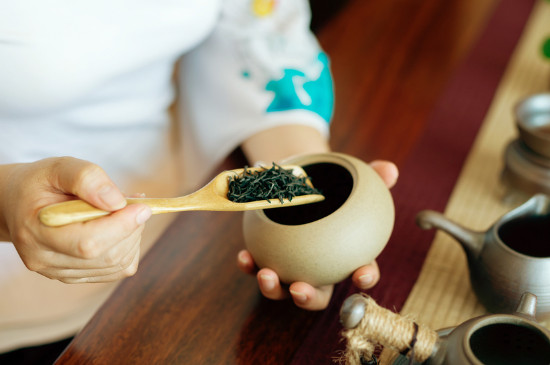 女人喝茶要行扣茶禮嗎，叩茶禮女士能用嗎？