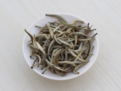 白茶品質(zhì)如何區(qū)分，白茶的優(yōu)劣質(zhì)量辨別方法
