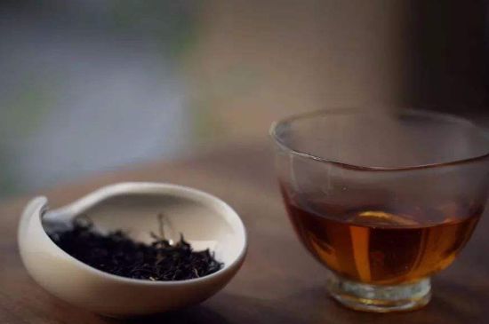 泡好的茶水放冰箱能保存多久，泡好的茶冷藏放多久？