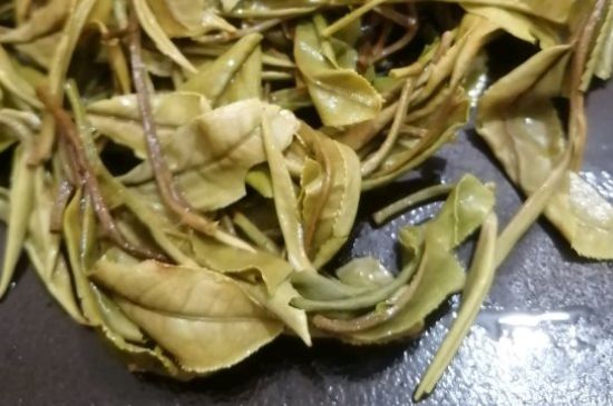 春茶上市白茶的好壞怎么區(qū)分，春白茶怎么分辨好不好？