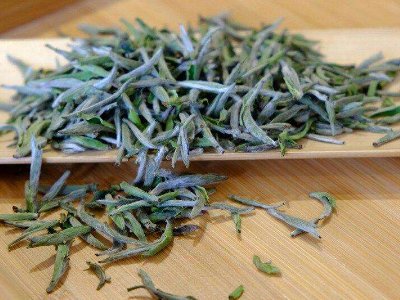 白毫銀針放幾年最好，白毫銀針什么年份最好？