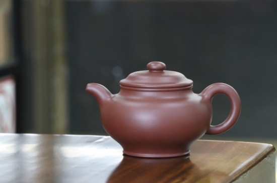 剛買(mǎi)的紫砂壺要怎么開(kāi)壺養(yǎng)壺，<a href=http://www.jiaodonghuabobo.com/chaju/zisha/ target=_blank class=infotextkey>紫砂壺開(kāi)壺</a>與養(yǎng)壺的方式方法