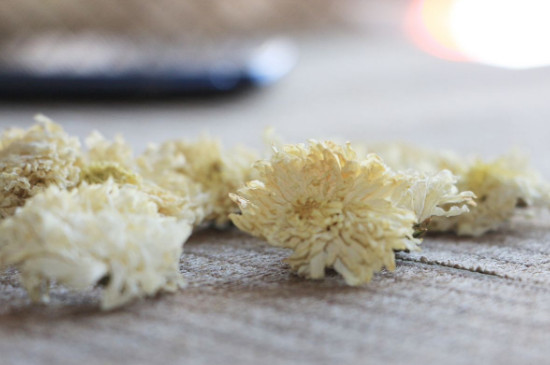 菊花茶買小朵還是大朵，泡茶用的小菊花和大菊花哪個好