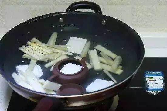 開壺放豆腐是錯(cuò)誤的，新買的紫砂壺正確開壺建議