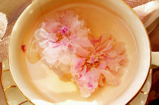 玫瑰花茶的功效與作用，堅(jiān)持喝一個月玫瑰花茶會怎樣？