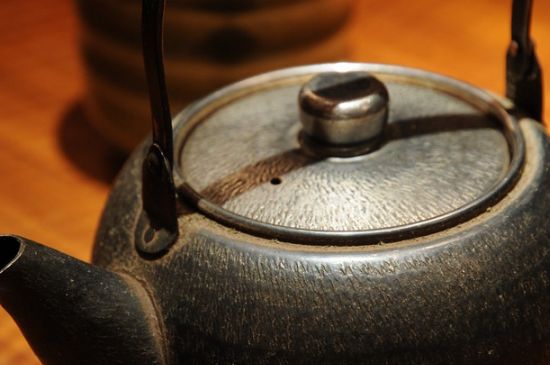 日本鐵壺怎么開壺，新鐵壺開壺方法