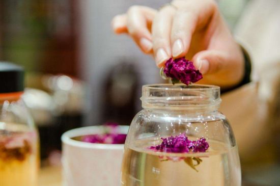 好玫瑰花茶多少錢(qián)一斤啊，玫瑰花茶價(jià)格多少錢(qián)合理？