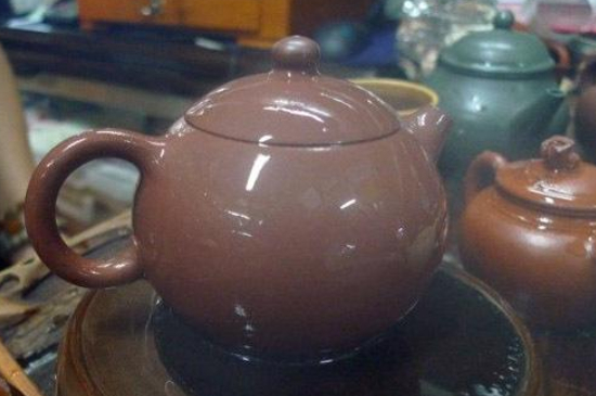 紫砂開(kāi)壺和不開(kāi)壺的區(qū)別，紫砂壺開(kāi)壺的正確方法及開(kāi)壺建議