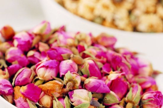 玫瑰花的最佳搭配，喝玫瑰花茶搭配什么喝好？