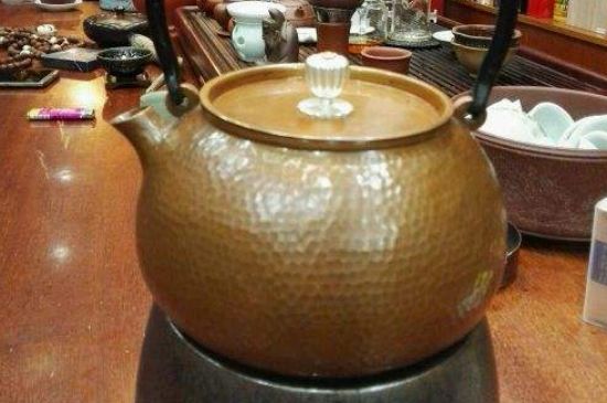 用銅壺?zé)惺裁唇?，銅壺煮水的兩大忌諱和好處