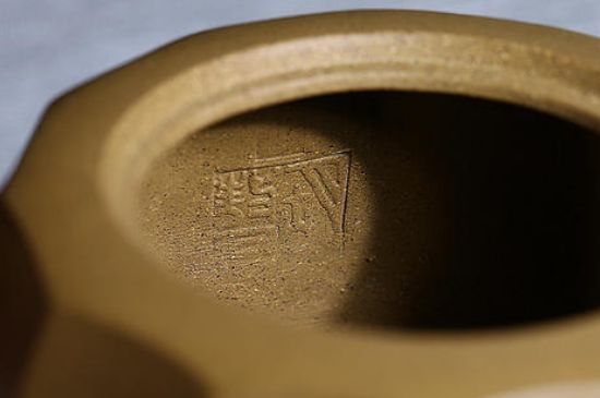 紫砂壺密密麻麻黑點(diǎn)，布滿(mǎn)了很多小黑點(diǎn)的紫砂好嗎