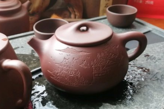 紫砂開(kāi)壺和不開(kāi)壺的區(qū)別，<a href=http://www.jiaodonghuabobo.com/chaju/zisha/ target=_blank class=infotextkey>紫砂壺開(kāi)壺</a>的正確方法及開(kāi)壺建議