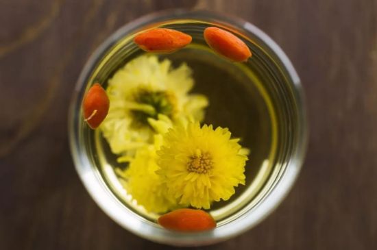 菊花茶的最佳搭配有哪幾樣，菊花茶和什么搭配喝效果好？
