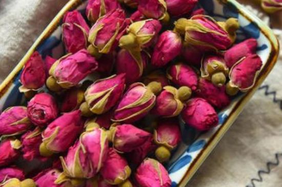 干玫瑰花泡水放幾顆，玫瑰花泡水一次放幾朵？