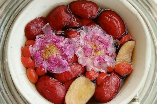 喝玫瑰花茶能祛斑嗎，玫瑰花茶有祛斑的功效嗎？