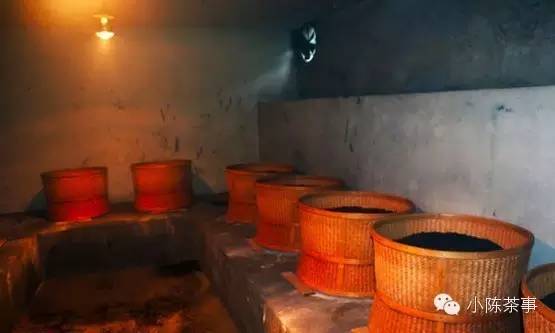 怎樣炭焙巖茶？揭秘武夷巖茶的炭焙技藝