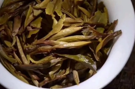 老白茶上火還是去火？夏季喝煮的老白茶會(huì)容易上火！