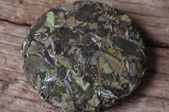 怎么撬老白茶茶餅不容易碎，福鼎白茶如何撬茶方法