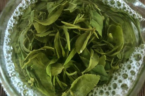 綠茶放了三年還能喝嗎，綠茶放久了喝了會(huì)怎樣