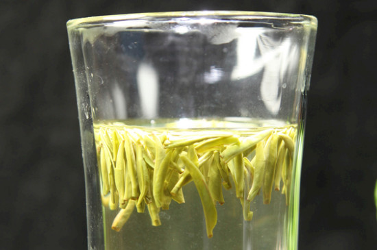 竹葉青茶泡不立起來怎么回事，竹葉青茶怎么泡立起來