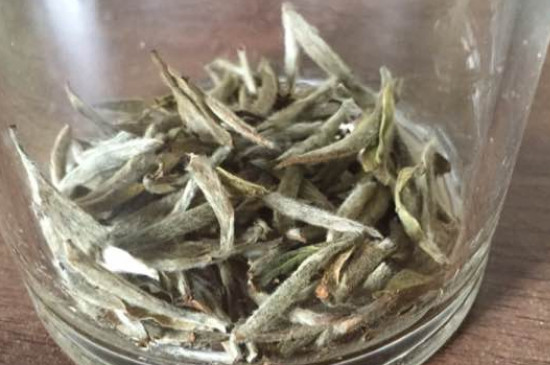 白毫銀針年份越久越好嗎，銀針白毫是否越陳越好