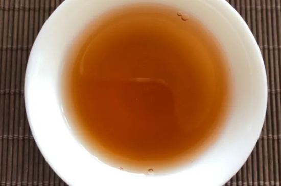 老白茶上火還是去火？夏季喝煮的老白茶會(huì)容易上火！