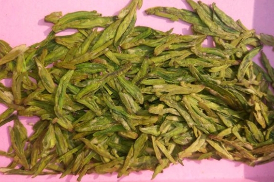 西湖龍井新茶和陳茶的區(qū)別，怎么區(qū)分龍井新茶和舊茶？