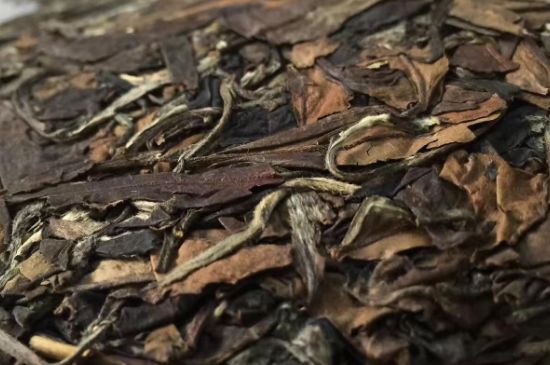 福鼎白茶要喝老的嗎，為什么喝白茶要喝老茶存新茶？