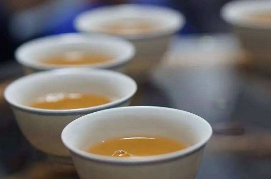 茯磚茶與普洱茶哪個(gè)好，茯茶和普洱茶口味區(qū)別