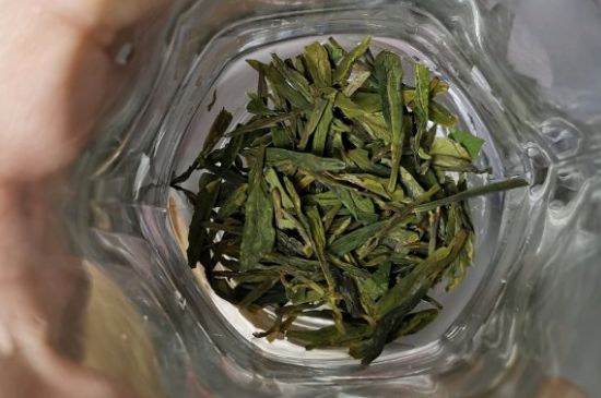龍井茶放二年了能喝嗎，過期龍井茶的妙用！
