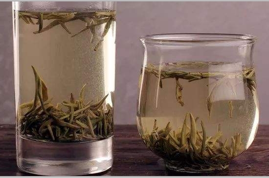 西湖龍井茶毫和發(fā)霉區(qū)別圖片，長霉的龍井茶葉會(huì)是什么樣？
