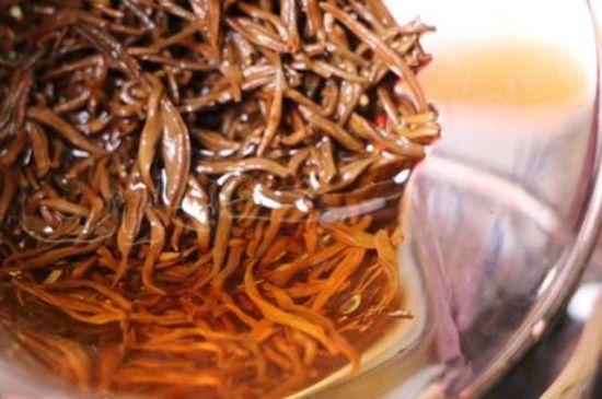 300塊錢(qián)的金駿眉能喝嗎，兩三百多金駿眉和一千多區(qū)別