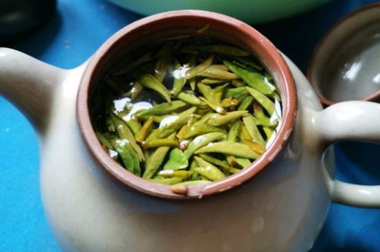 龍井茶放二年了能喝嗎，過期龍井茶的妙用！