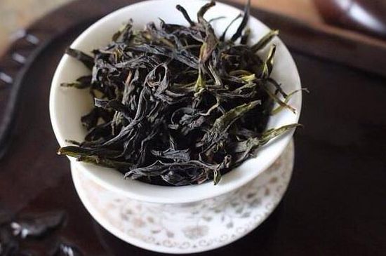 鴨屎香單叢雪片茶的特點，鳳凰雪片茶有什么特點？