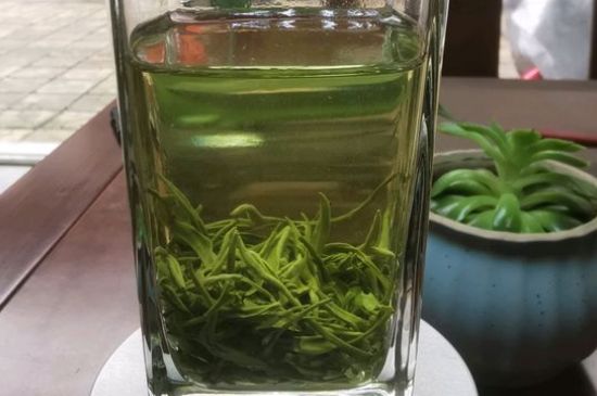 綠茶放了三年還能喝嗎，綠茶放久了喝了會(huì)怎樣