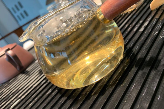 白毫銀針年份越久越好嗎，銀針白毫是否越陳越好