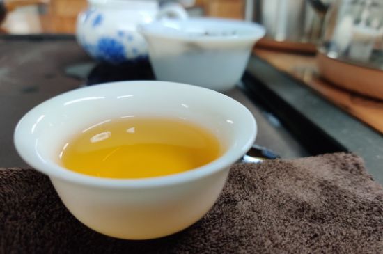 蜜蘭香好還是鴨屎香好，鳳凰單叢茶蜜蘭香和鴨屎香特點(diǎn)有哪些？