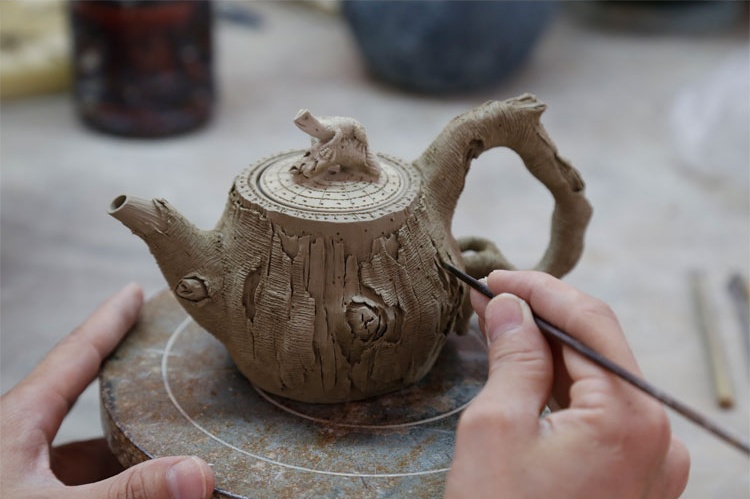 仿木外皮紫砂壺，創(chuàng)意木樁手工雕刻紫砂壺